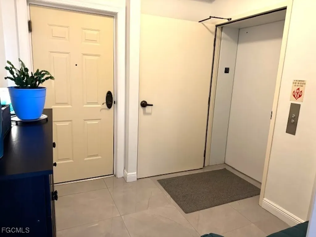 2745 1st Street Fort Myers FL 33916