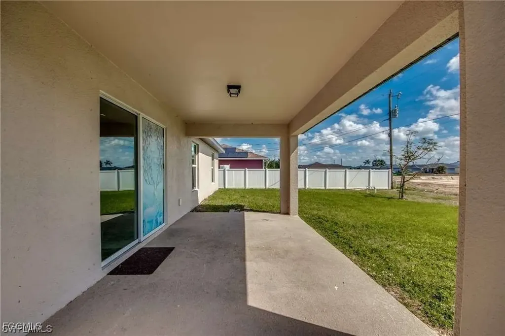 1617 NE 6th Avenue Cape Coral FL 33909