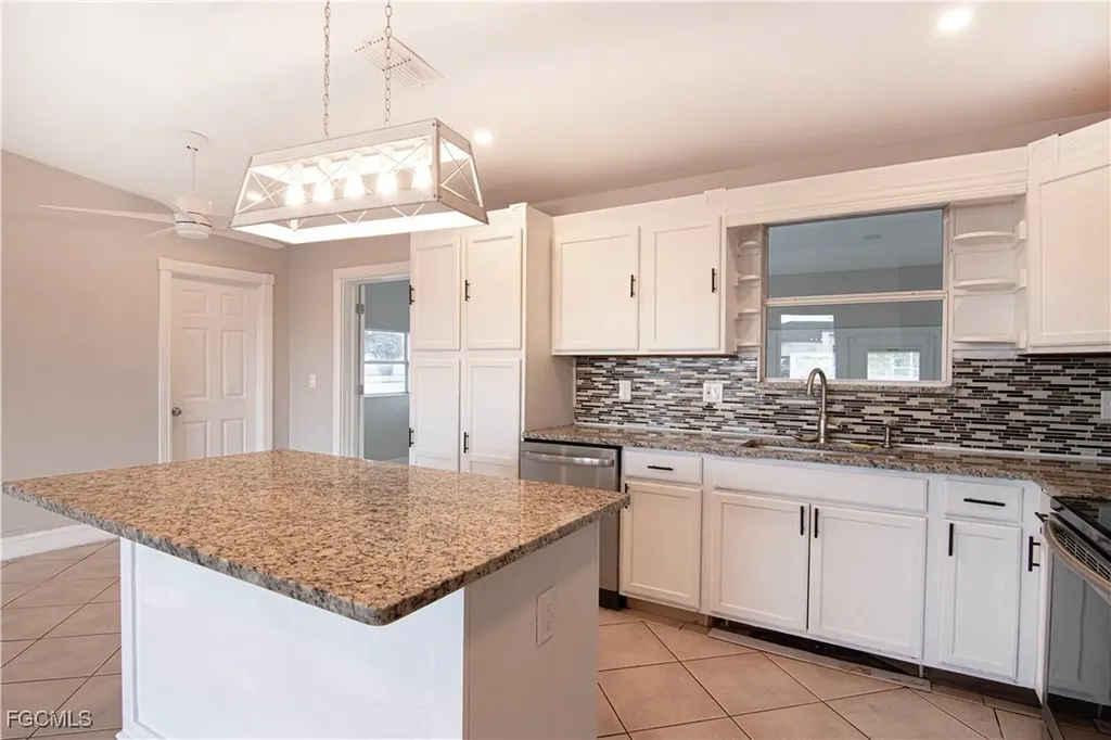 2022 NE 10th Place Cape Coral FL 33909