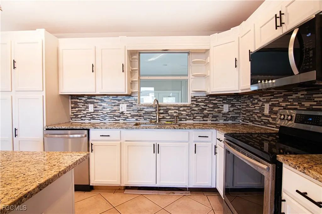 2022 NE 10th Place Cape Coral FL 33909