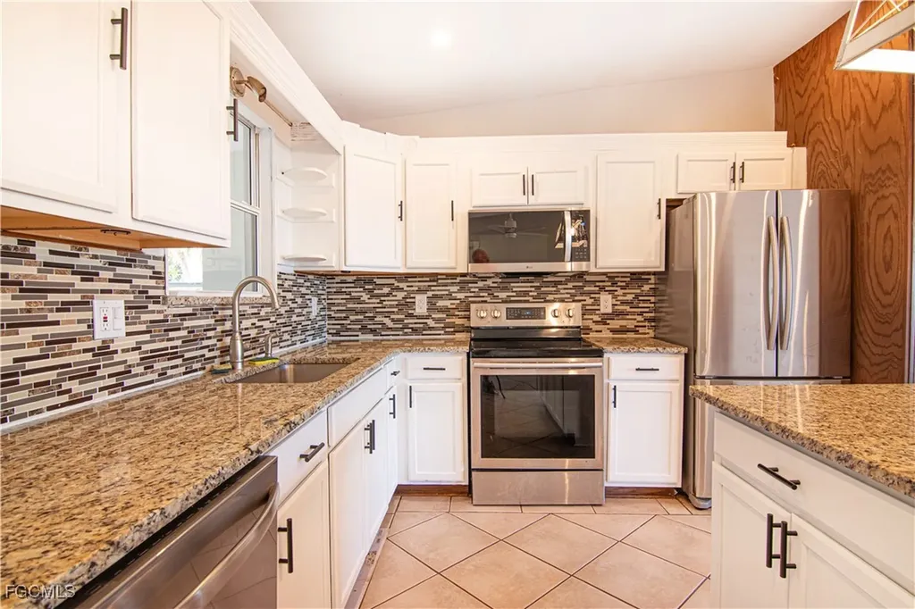 2022 NE 10th Place Cape Coral FL 33909
