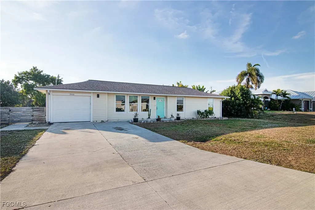 2022 NE 10th Place Cape Coral FL 33909