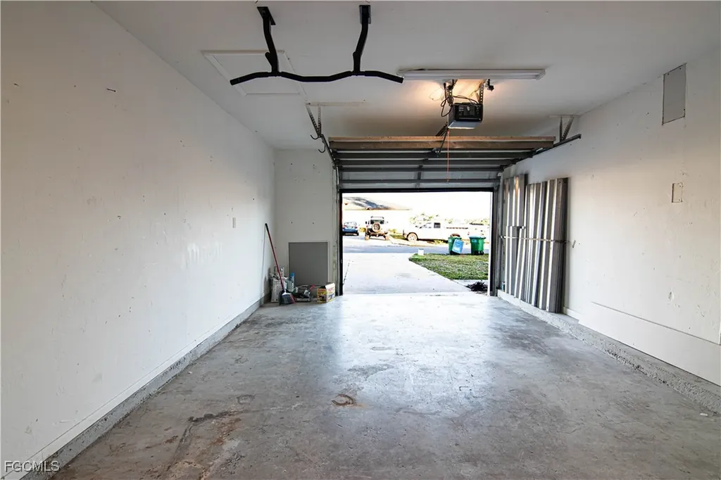 2022 NE 10th Place Cape Coral FL 33909