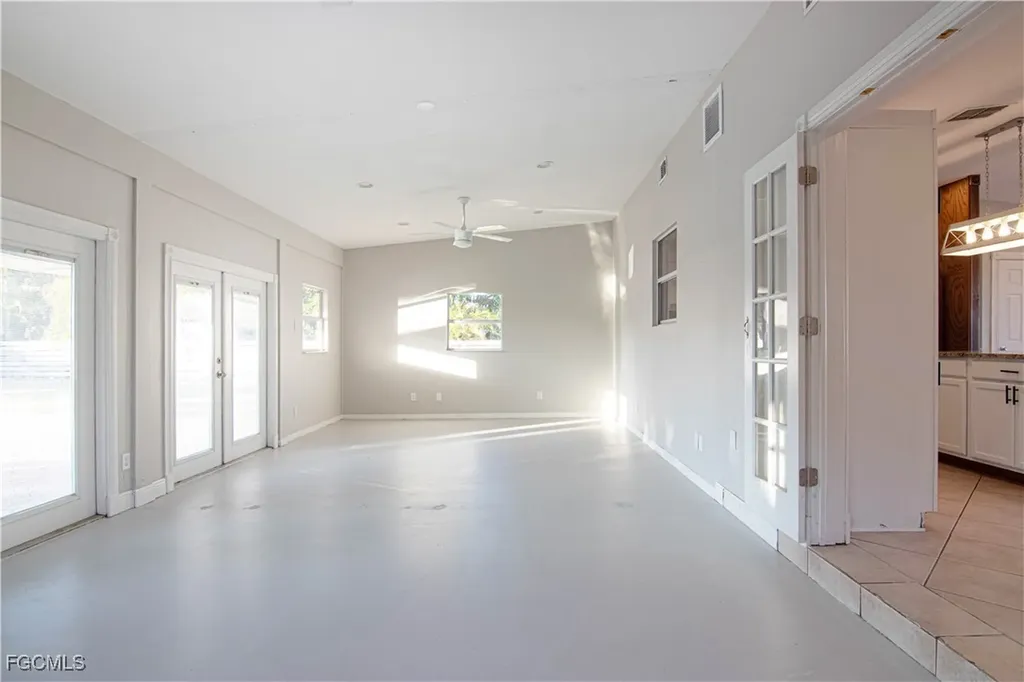 2022 NE 10th Place Cape Coral FL 33909