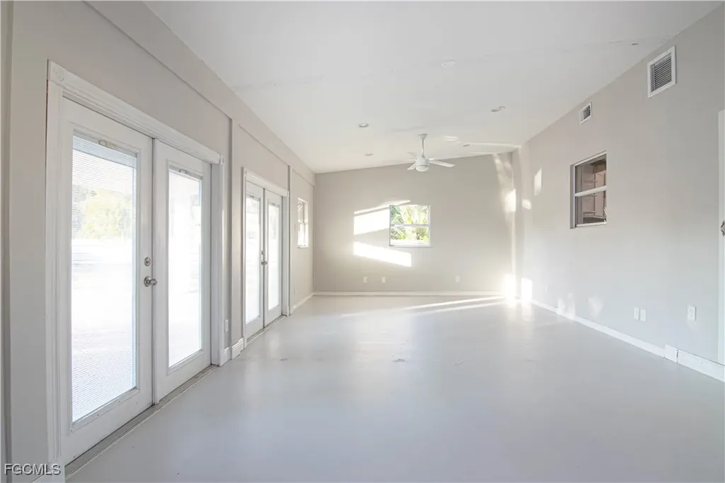 2022 NE 10th Place Cape Coral FL 33909