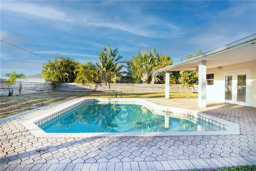 2022 NE 10th Place Cape Coral FL 33909