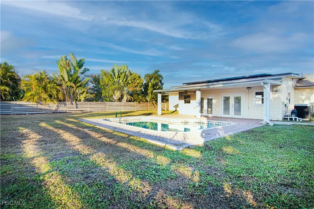 2022 NE 10th Place Cape Coral FL 33909