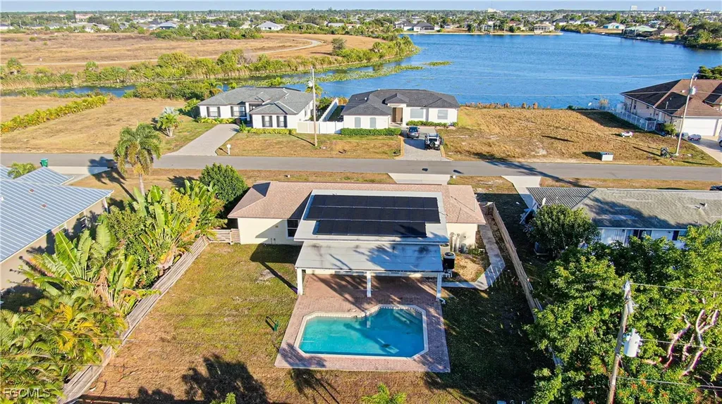 2022 NE 10th Place Cape Coral FL 33909