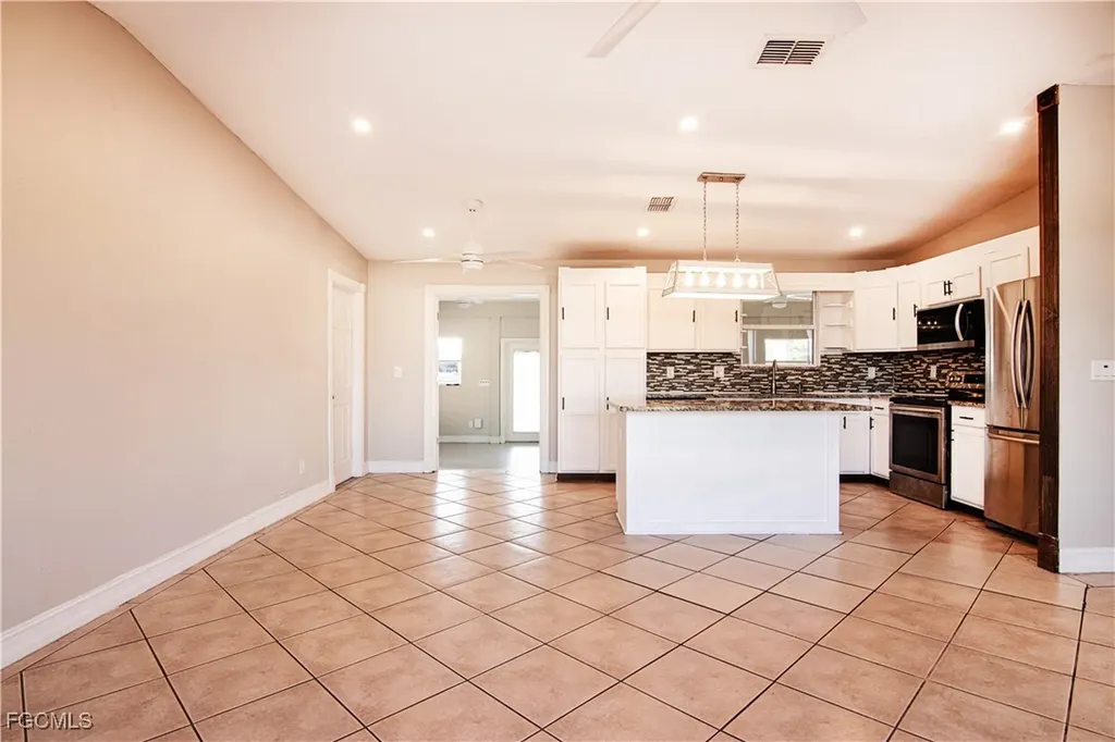 2022 NE 10th Place Cape Coral FL 33909