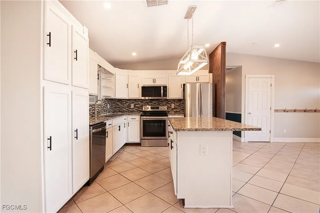 2022 NE 10th Place Cape Coral FL 33909