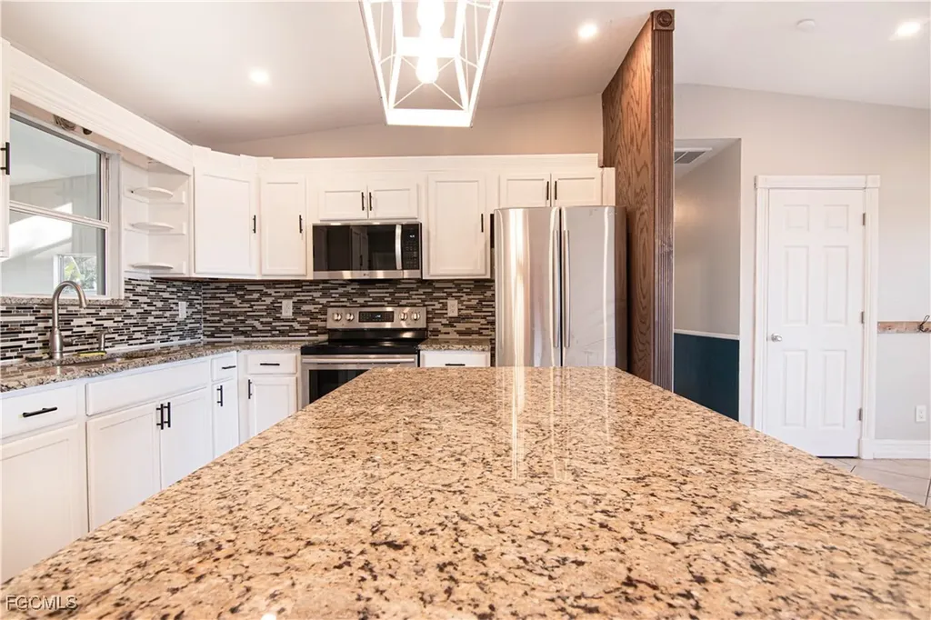 2022 NE 10th Place Cape Coral FL 33909