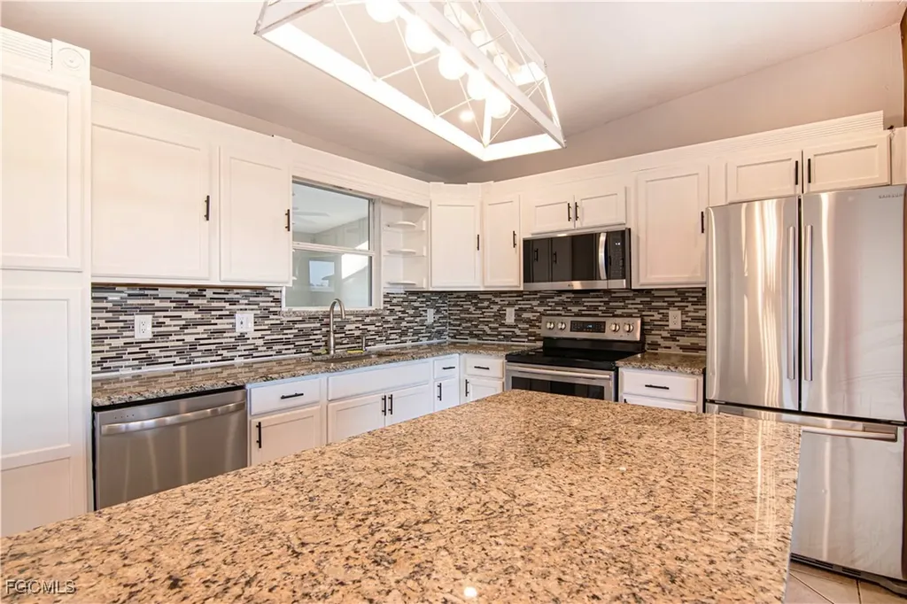 2022 NE 10th Place Cape Coral FL 33909