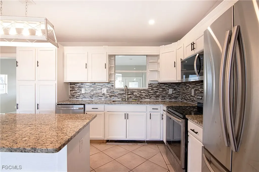 2022 NE 10th Place Cape Coral FL 33909
