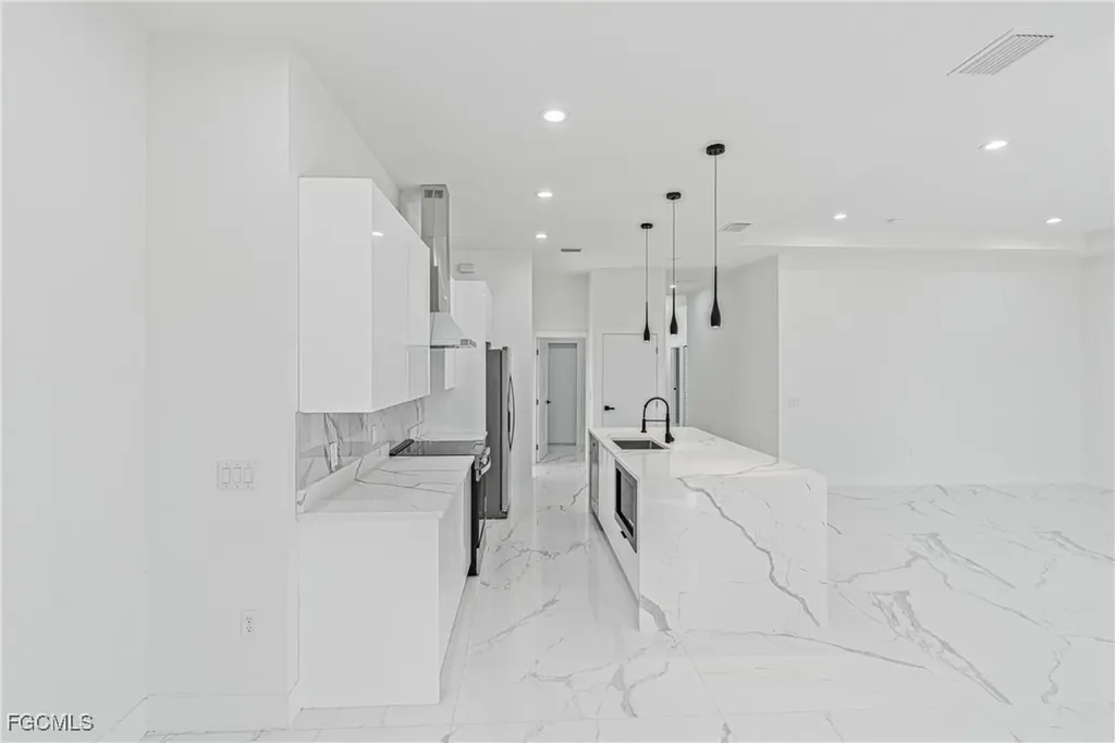 5008 N Obispo Circle Labelle FL 33935