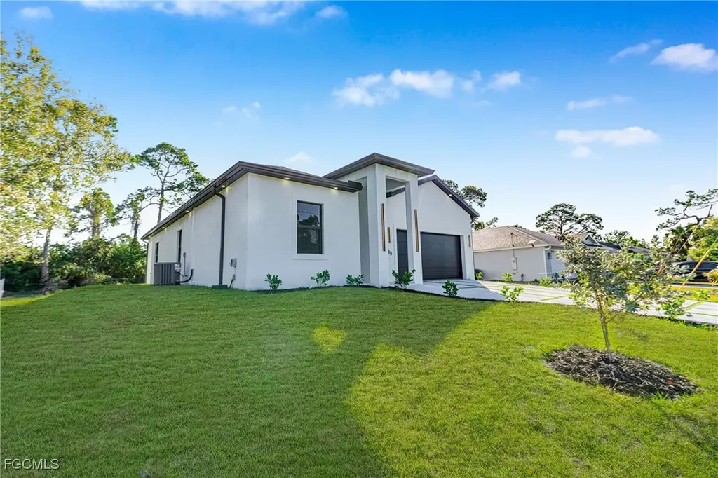 5008 N Obispo Circle Labelle FL 33935