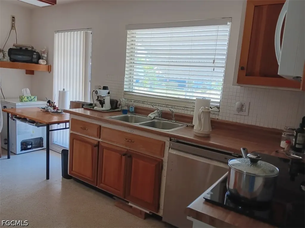 5305 SW 2nd Place Cape Coral FL 33914