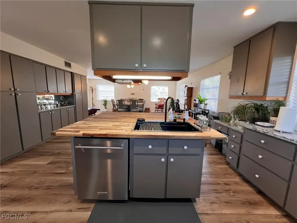 9225 Dimmick Drive Sanibel FL 33957