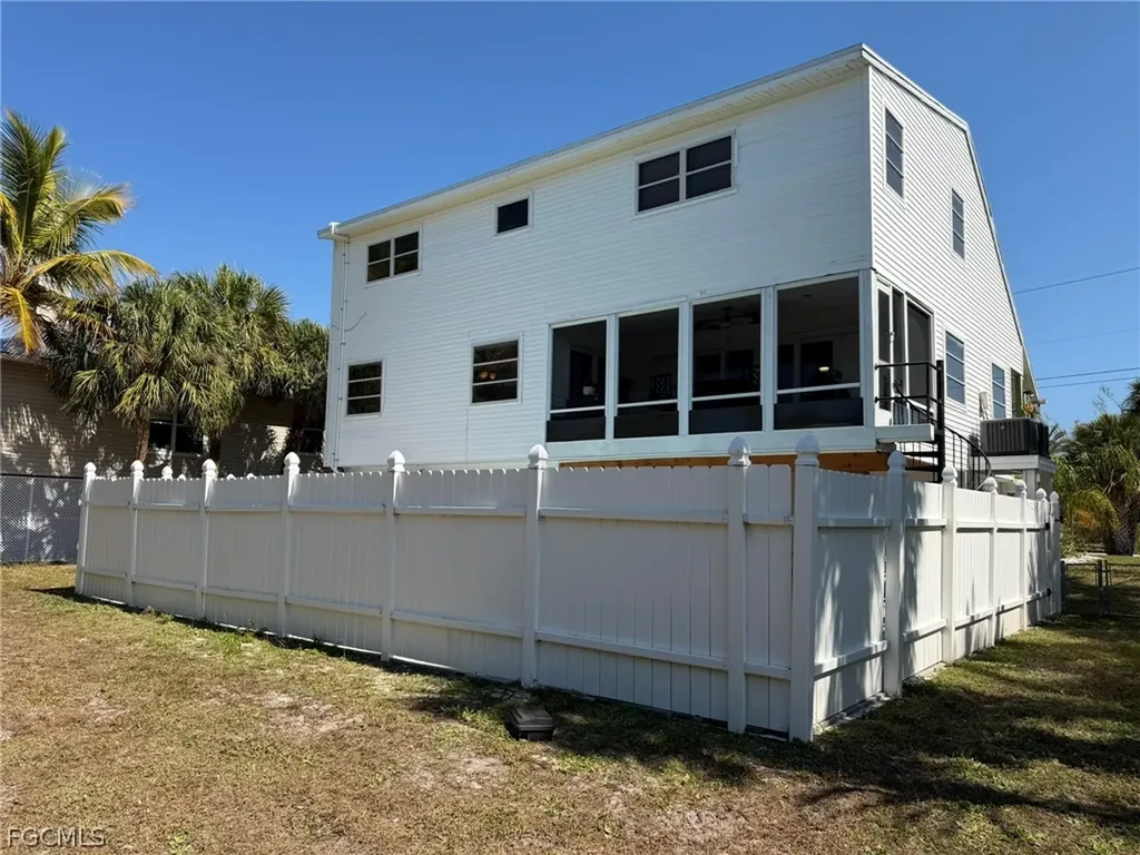 9225 Dimmick Drive Sanibel FL 33957