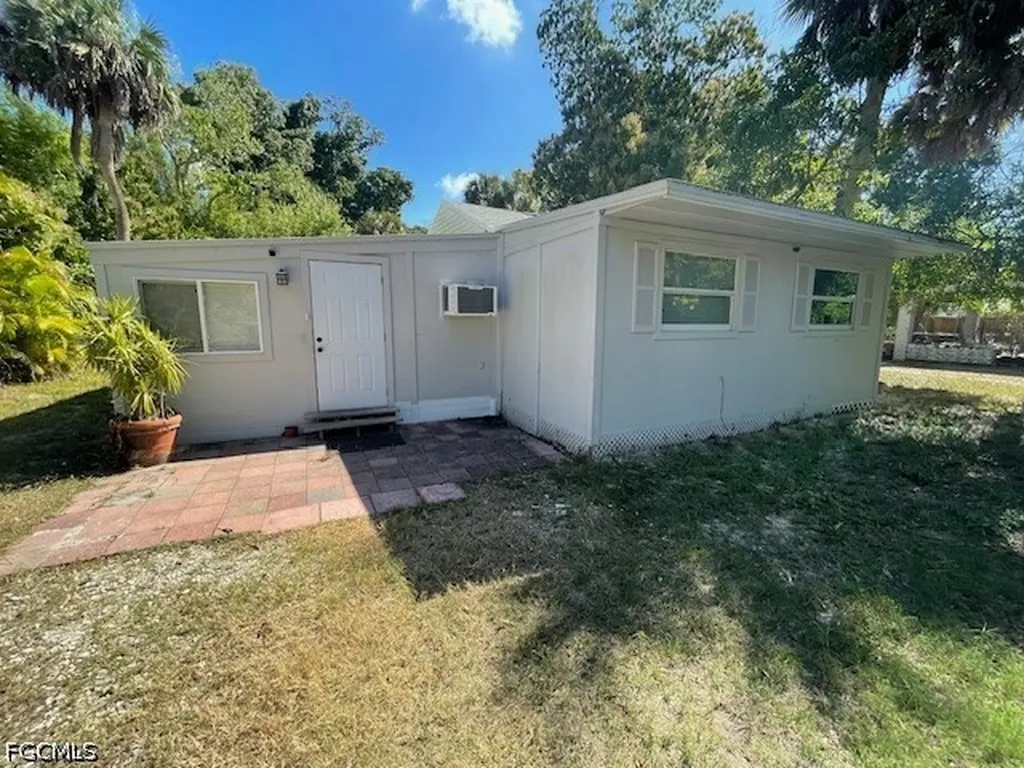 215 Delray Avenue Fort Myers FL 33905
