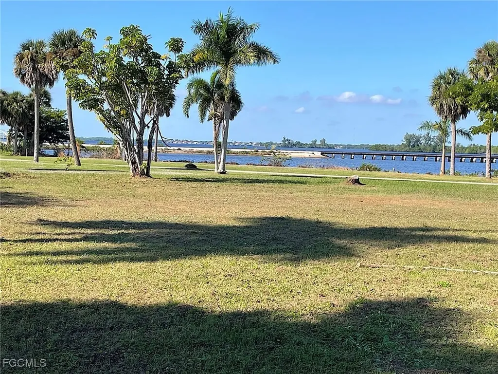 215 Delray Avenue Fort Myers FL 33905