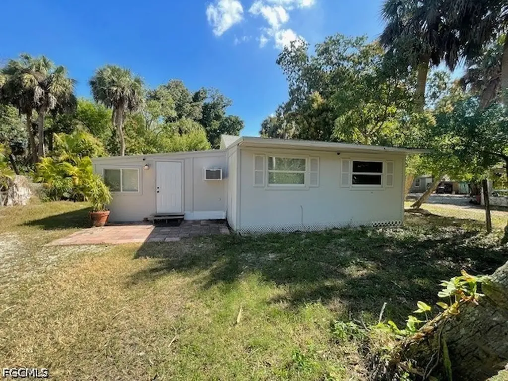 215 Delray Avenue Fort Myers FL 33905