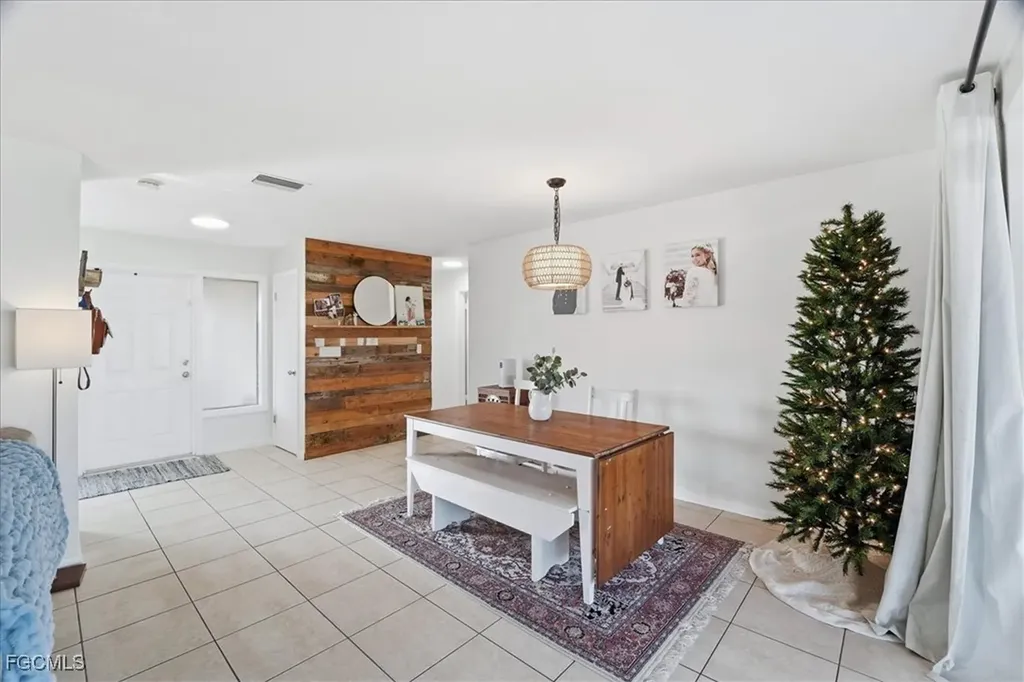 1211 SE 34th Street Cape Coral FL 33904