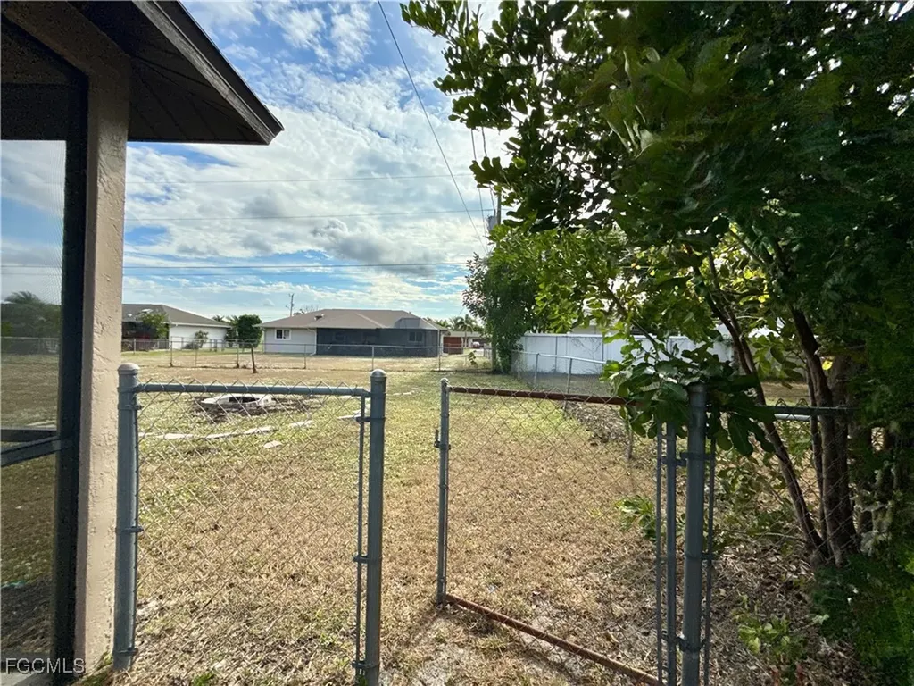 1038 NE Van Loon Terrace Cape Coral FL 33909