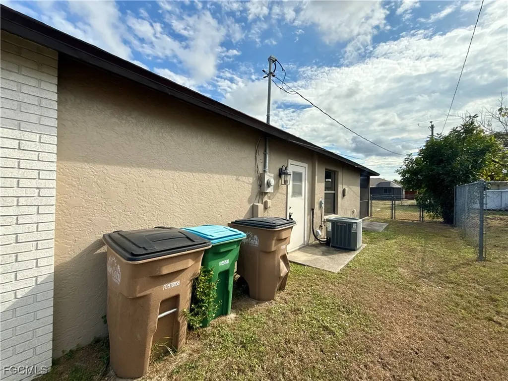 1038 NE Van Loon Terrace Cape Coral FL 33909