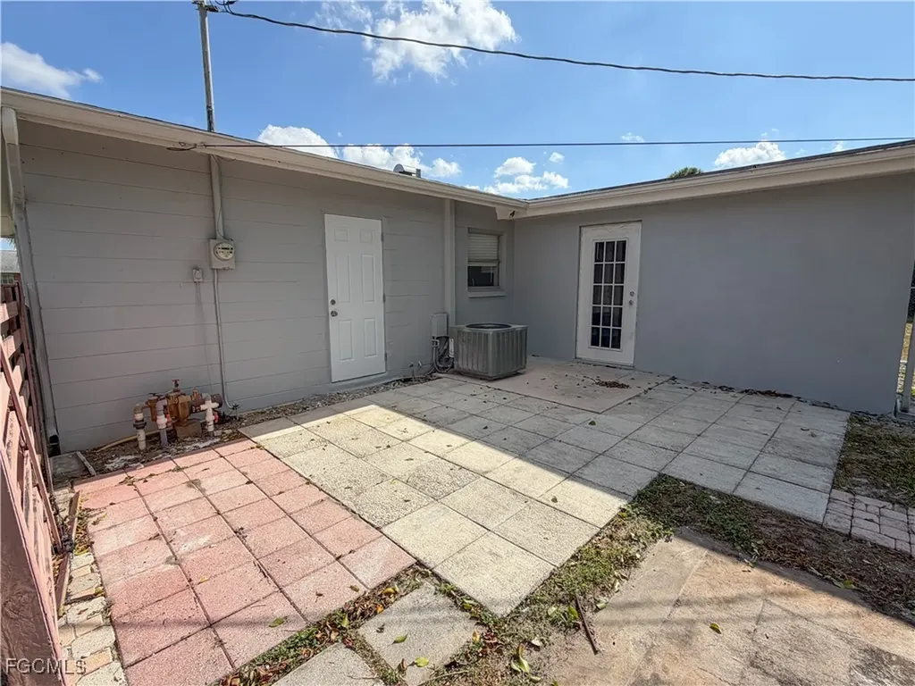 348 Crestwood Avenue Lehigh Acres FL 33936