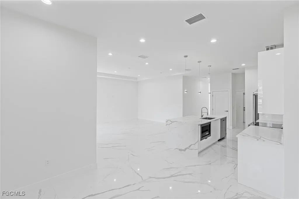 5037 Pinetree Circle Labelle FL 33935