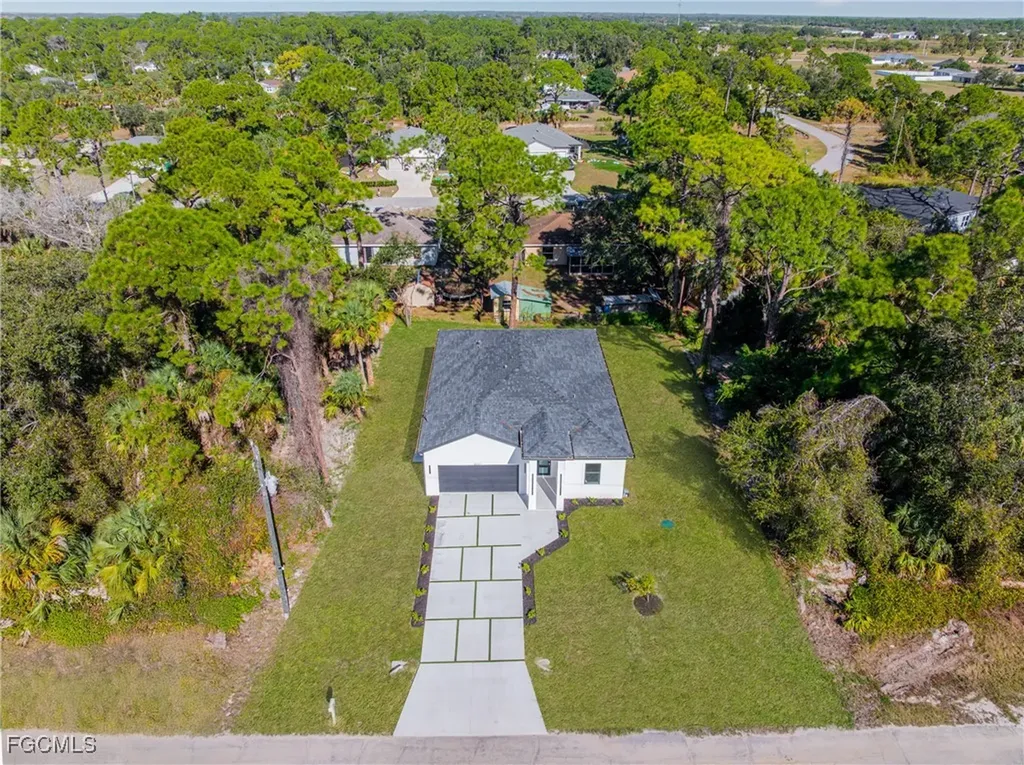 5037 Pinetree Circle Labelle FL 33935