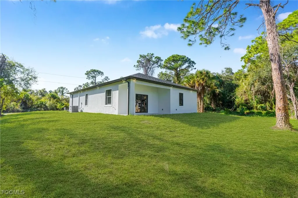 5037 Pinetree Circle Labelle FL 33935