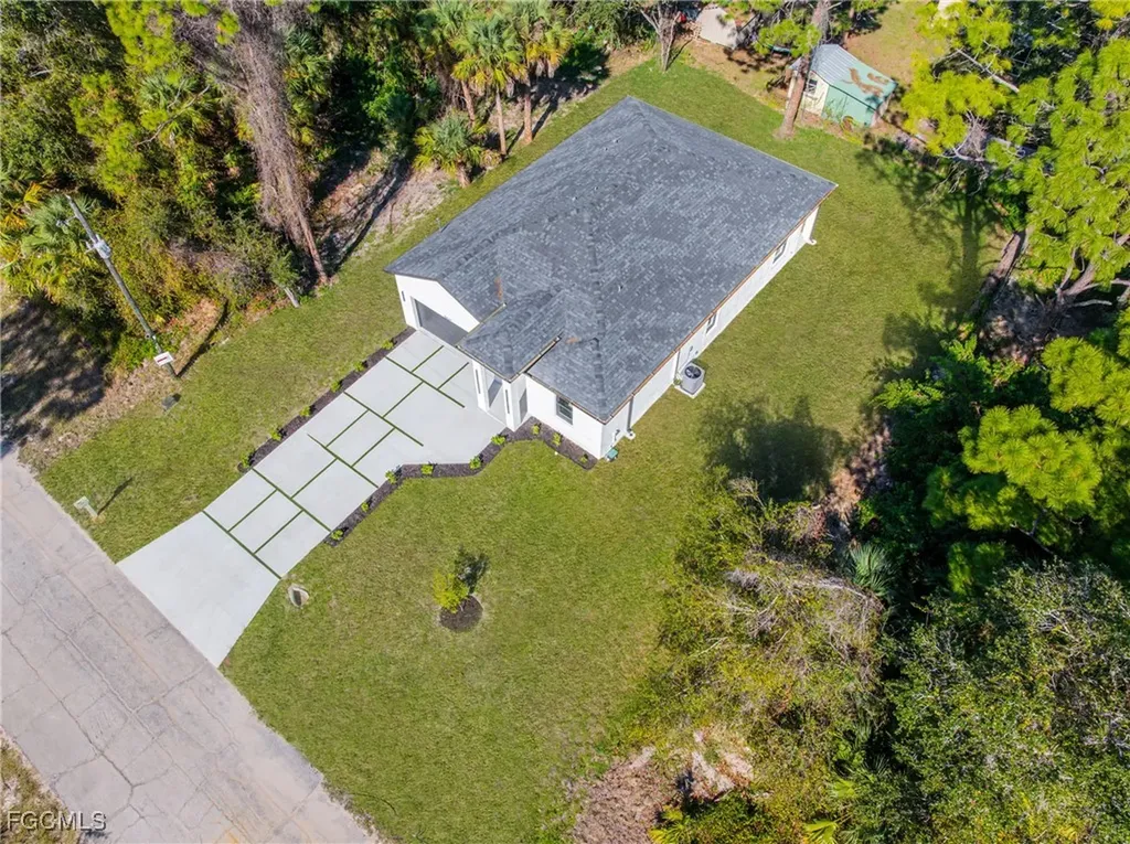 5037 Pinetree Circle Labelle FL 33935