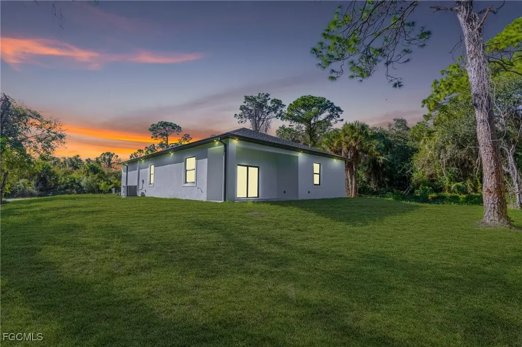 5037 Pinetree Circle Labelle FL 33935