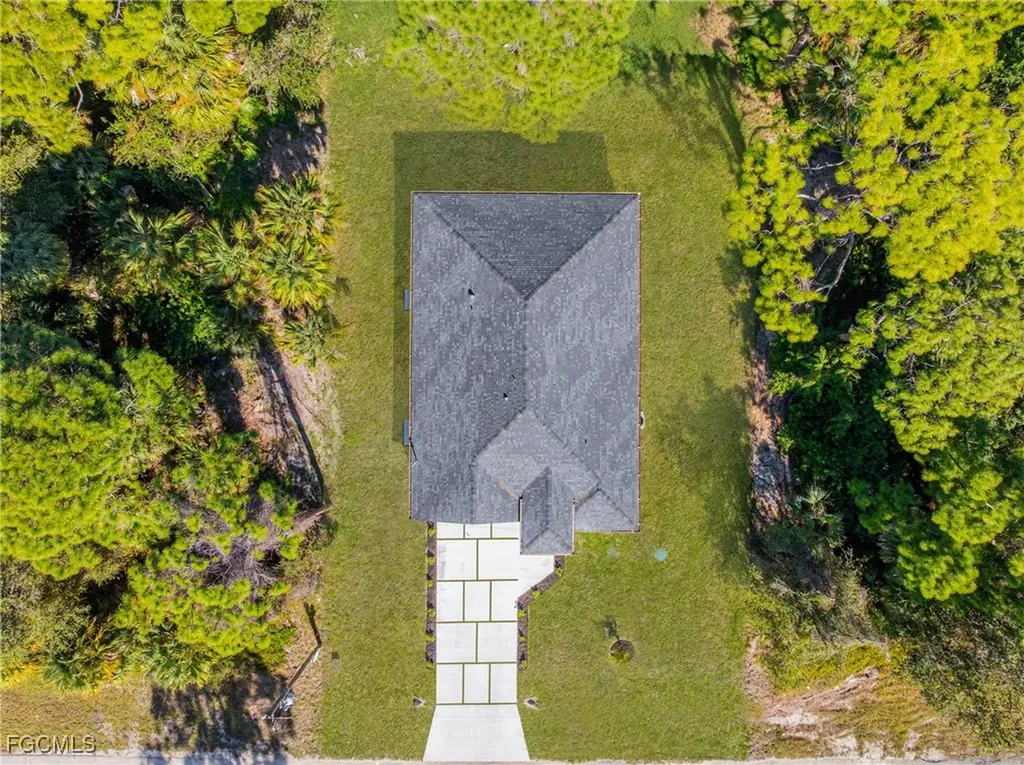 5037 Pinetree Circle Labelle FL 33935