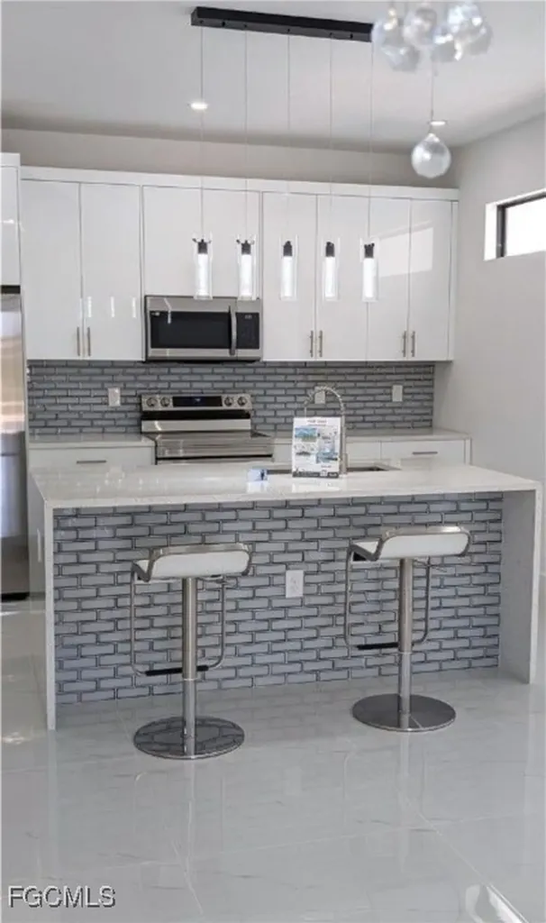 2109 El Dorado Boulevard N Cape Coral FL 33993