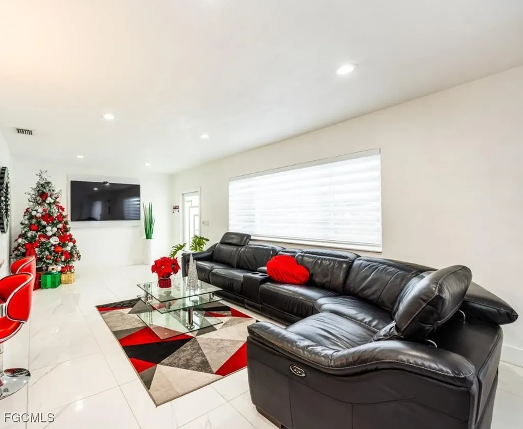 9365 SW 44th Street Miami FL 33165