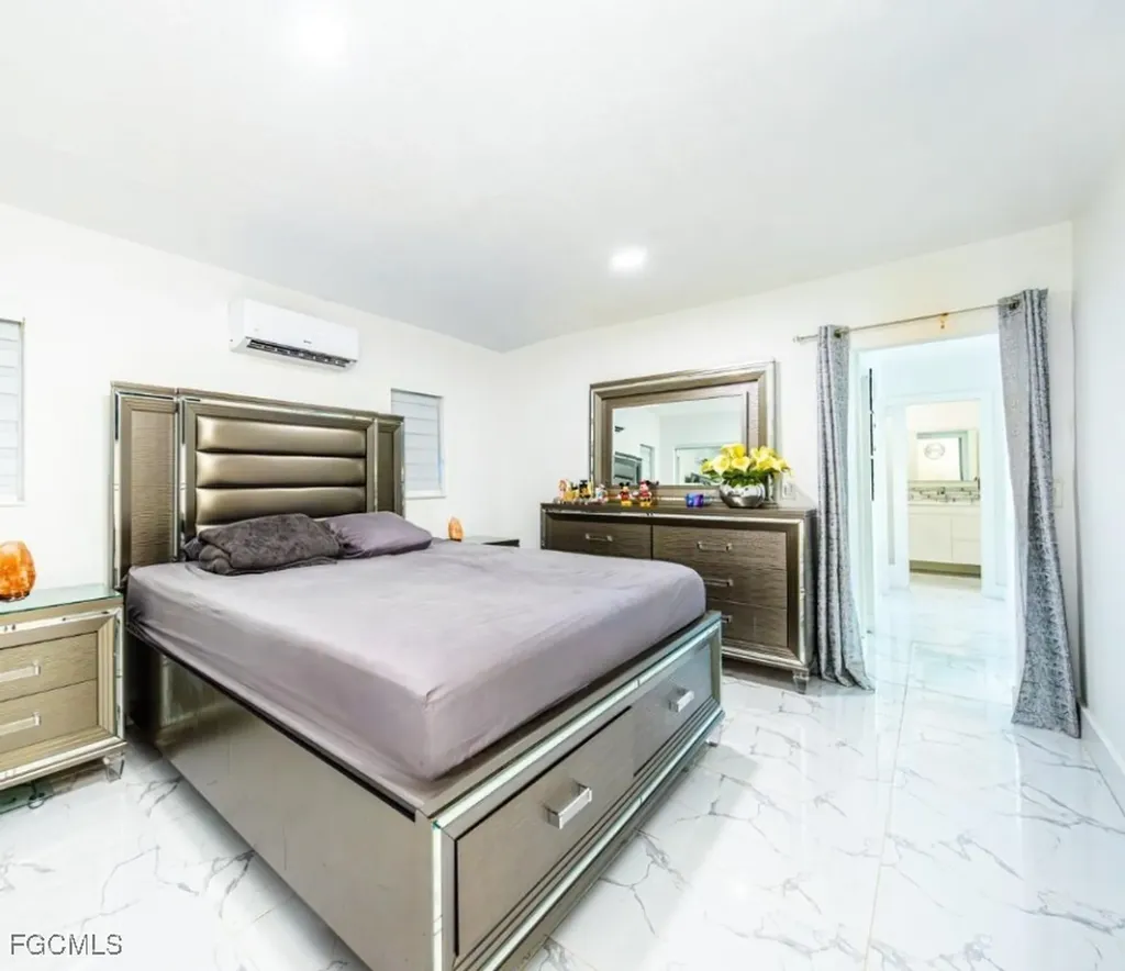 9365 SW 44th Street Miami FL 33165