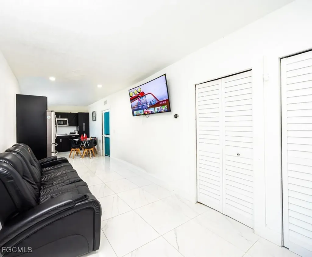 9365 SW 44th Street Miami FL 33165