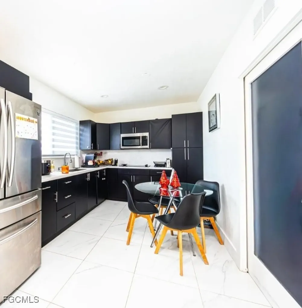 9365 SW 44th Street Miami FL 33165