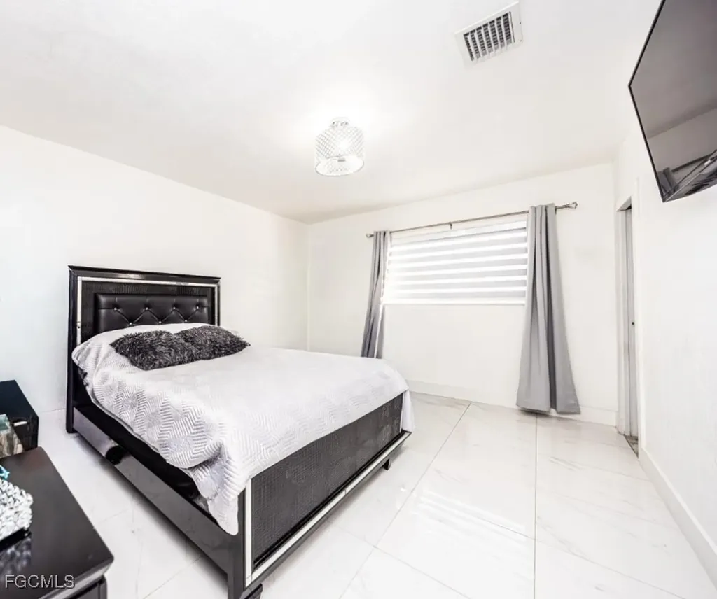 9365 SW 44th Street Miami FL 33165