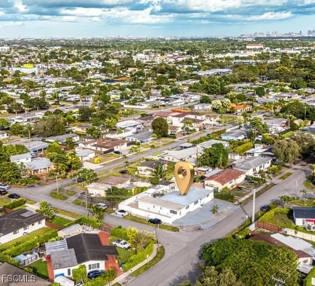 9365 SW 44th Street Miami FL 33165