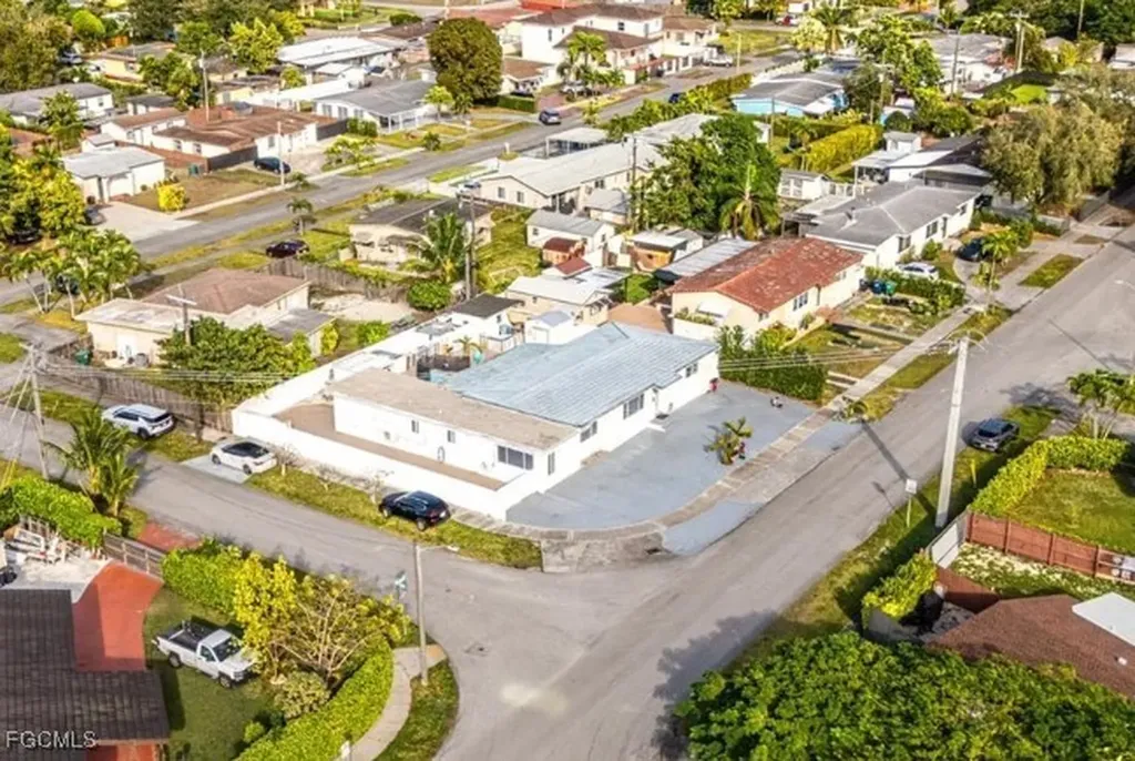9365 SW 44th Street Miami FL 33165