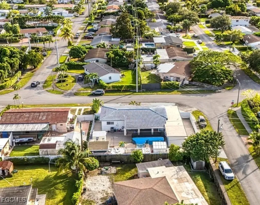9365 SW 44th Street Miami FL 33165