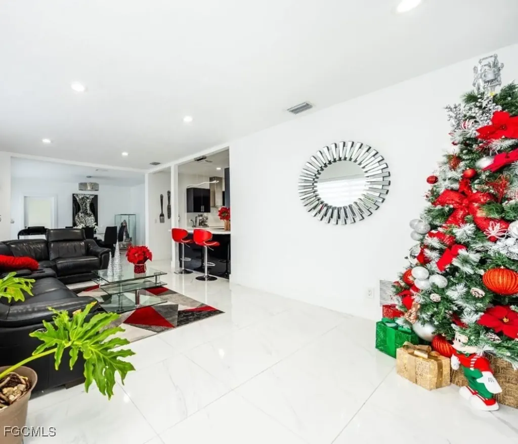9365 SW 44th Street Miami FL 33165