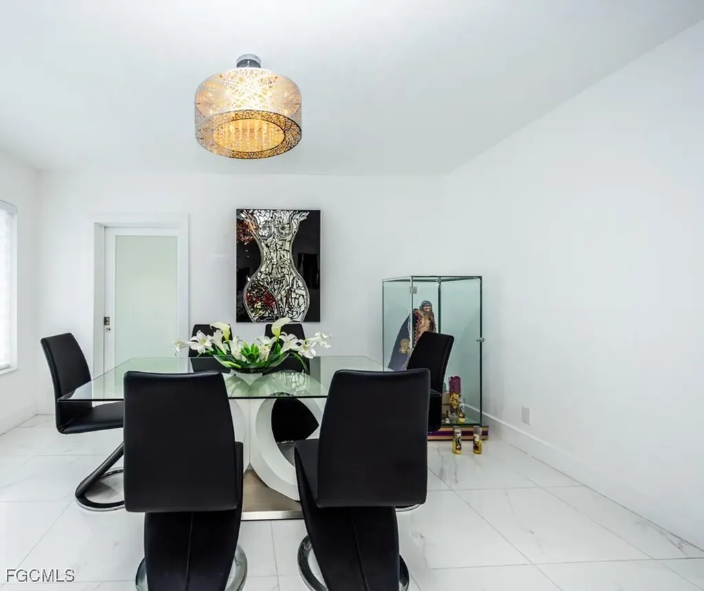 9365 SW 44th Street Miami FL 33165