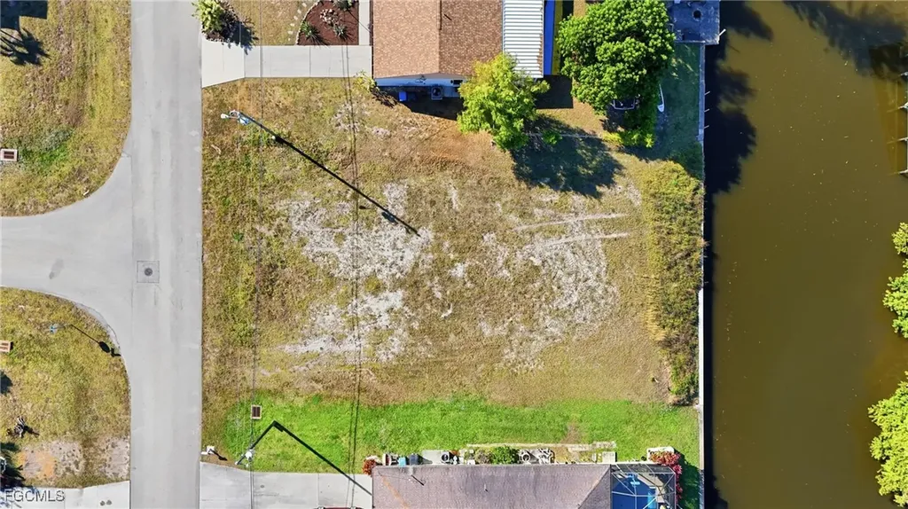 829 SW 40th Terrace Cape Coral FL 33914