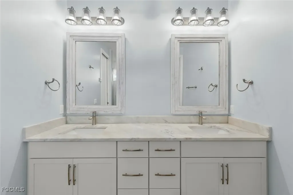 2479 Harbour Lane Sanibel FL 33957