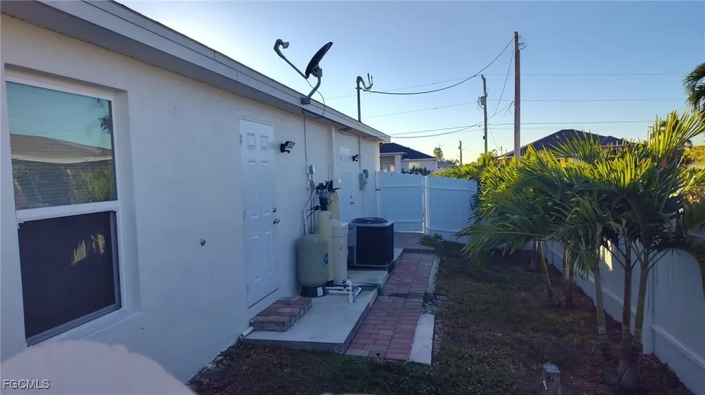 2017 NW 1st Avenue Cape Coral FL 33993