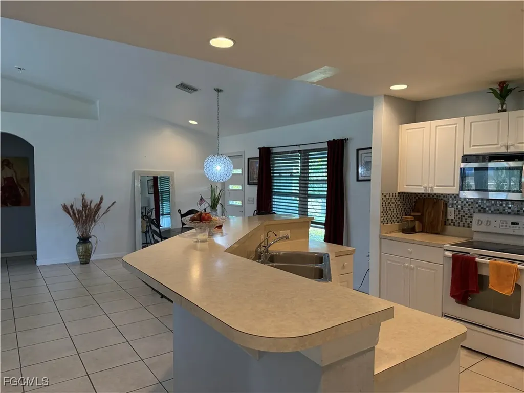 2837 NW 21st Avenue Cape Coral FL 33993